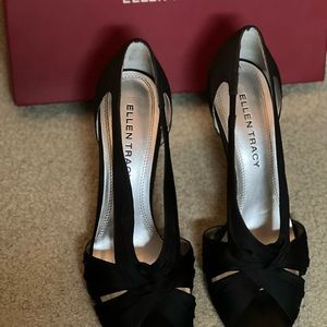 Black Ellen Tracy open toed shoes